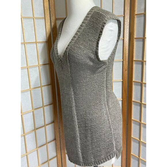 Cyrus Med Sleeveless Sweater â - Picture 8 of 13